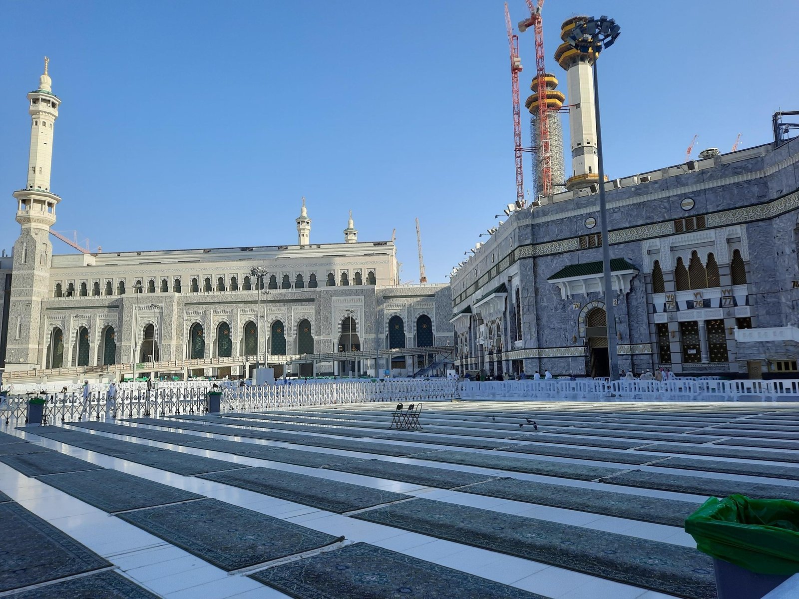 Panduan Berbelanja Oleh-Oleh Bijak Usai Program Umroh Murah Jakarta