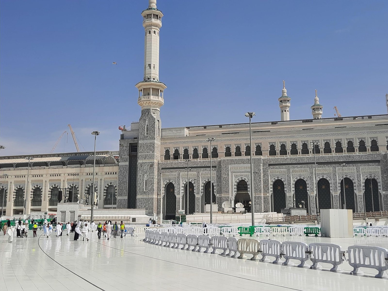 Etika dan Adab Beribadah di Masjidil Haram Bagi Peserta Umroh Murah Jakarta